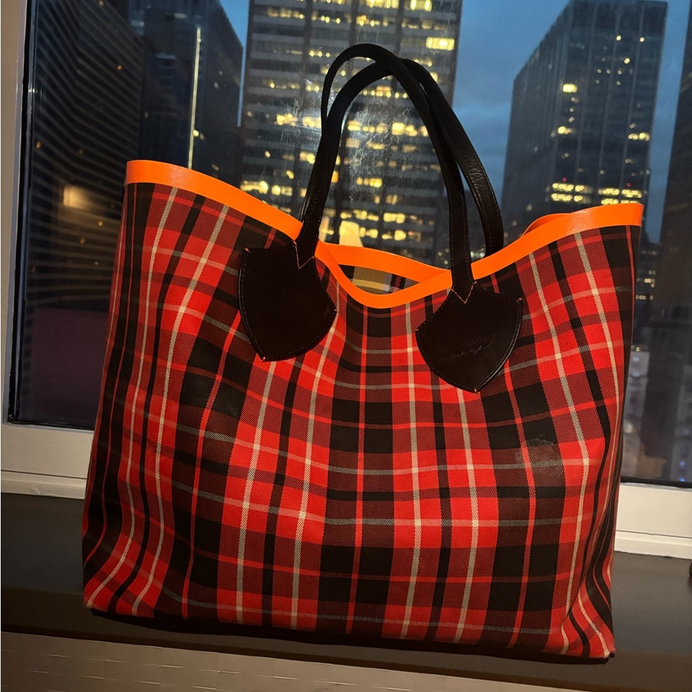 BURBERRY
Vintage Check Canvas Giant Reversible Tote Bag - Picture 2 of 10